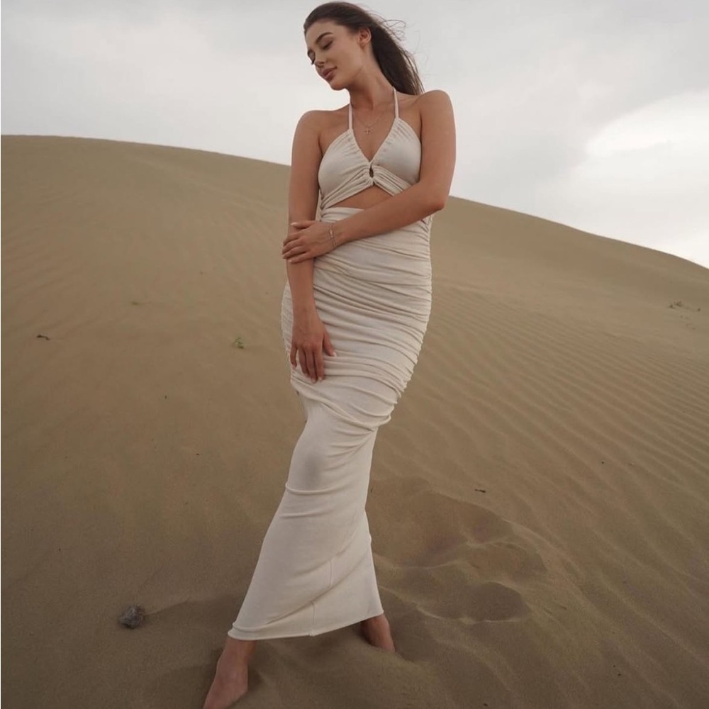 Elegant Cream Ruched Dress - Picture 4 of 9